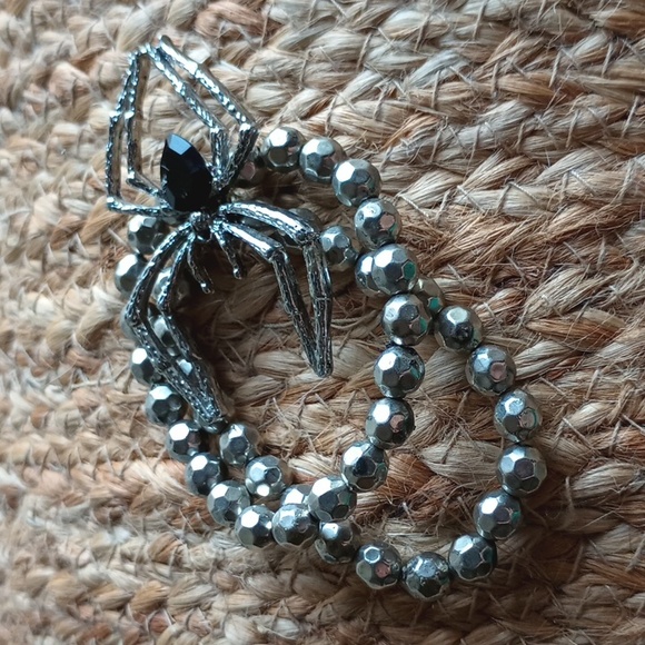 Black Crystal Spider Bracelet🕸️ - Picture 3 of 5